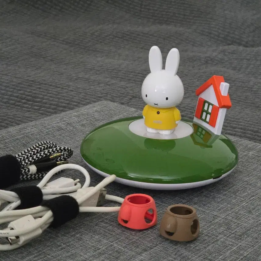 [BUNJANG] Miffy MP3 Player with Cradle and Silicone Covers / 레트로  미피 MP3 + 크래들 + 옷