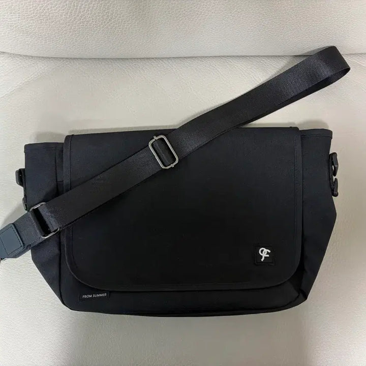 [BUNJANG] fromis_9 Messenger Bag (From Summer) / 프로미스나인 메신저백(프롬 썸머) 덤