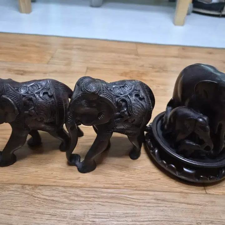 [BUNJANG] Elephant Sculpture Bundle (Marble, Wood?) / 코끼리조각상 일괄(마블,나무?)