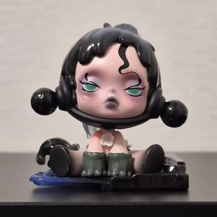 [BUNJANG] Pop Mart Skullpanda The Ink Plum Blossom Series The Courtyard Figure / [팝마트] 6.9cm 스컬판다 피규어 11탄 잉크 플럼 블러썸 시리즈 뜰