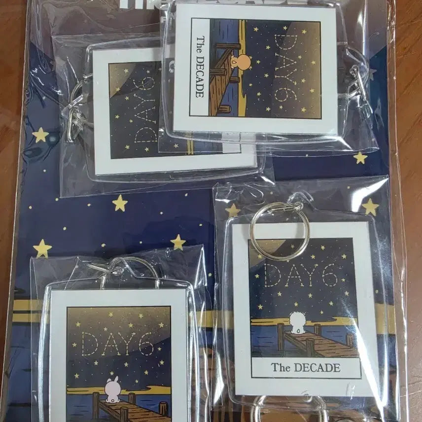 [BUNJANG] DAY6 DECADE Confetti Keyring / 데이식스 데케이드 컨페티 키링
