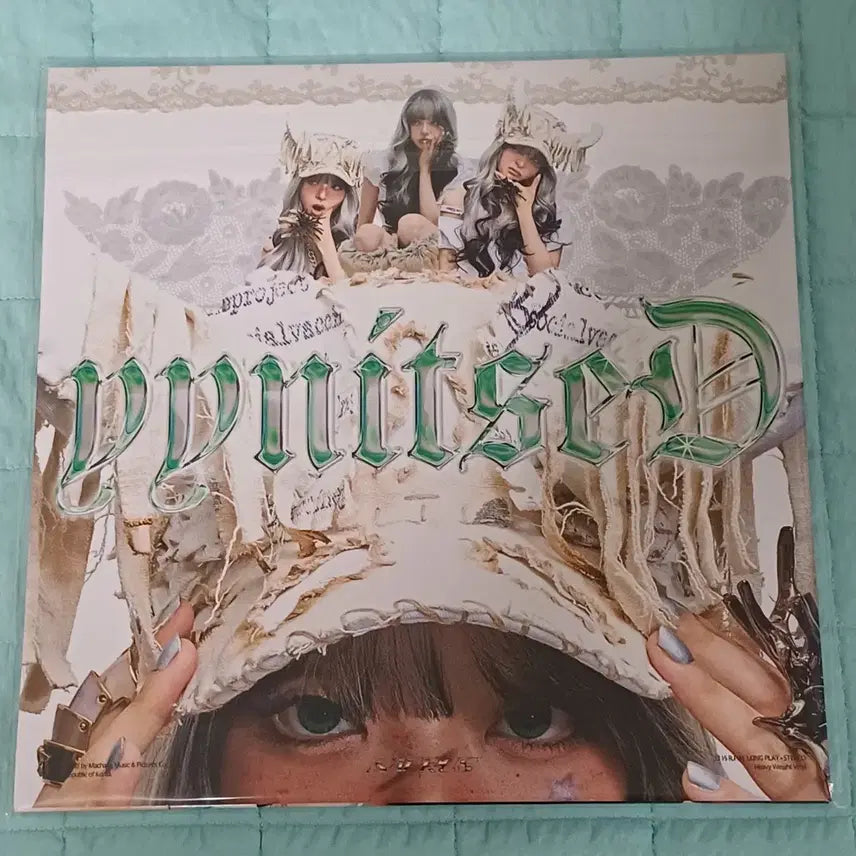 [BUNJANG] YongYong First LP Limited Edition (300 Units) Sealed / 용용 첫번째 LP 300장 한정반 미개봉