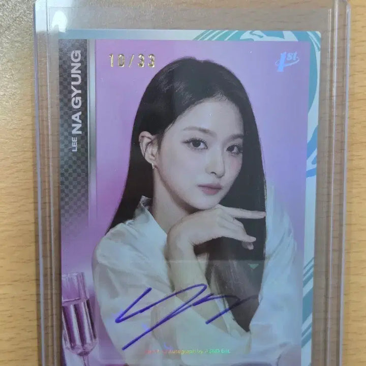 [BUNJANG] fromis_9 Lee Nagyung Signed Autograph Card (33 Limited Edition) / 프로미스나인 이나경 친필싸인 카드 33장 한정