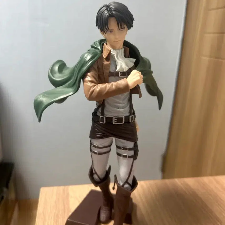 [BUNJANG] Attack on Titan Levi Ackerman Figure / (무료배송) 진격의 거인 리바이 피규어 박스 O