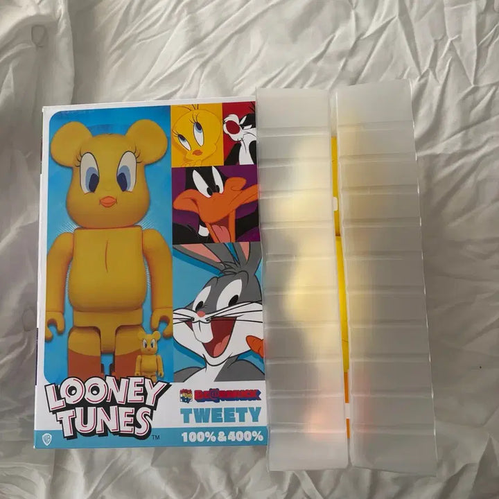 [BUNJANG] Bearbrick Looney Tunes Tweety 100% &amp; 400% Set / 베어브릭 루니툰 트위티 100% &amp; 400% 세트