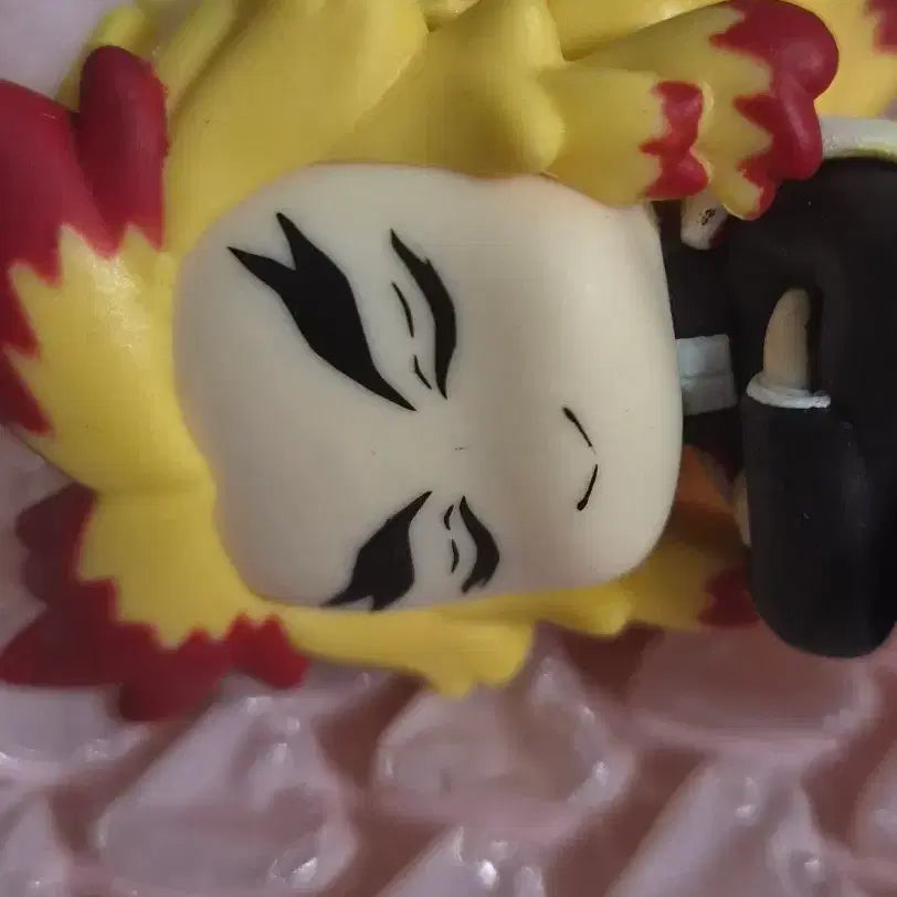 [BUNJANG] Demon Slayer Kyojuro Rengoku Shoulder Perching Gacha Figure / (양도)귀멸의 칼날 렌고쿠 어깨쿵 가챠