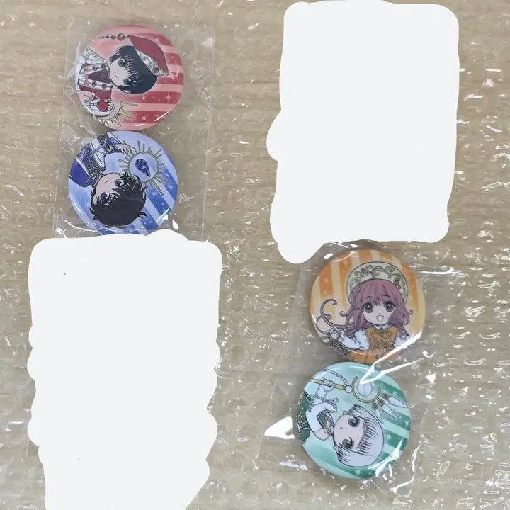 [BUNJANG] CLAMP Exhibition Exclusive Campaign Can Badge Set (2 Sets) - Kamui, Subaru, Kobato, Su / 클램프 전시 후기 특전 캔뱃지 2세트 일괄 카무이 스바루 코바토 클로버 수