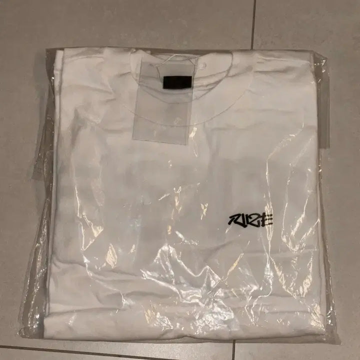 [BUNJANG] RIIZE Long Sleeve White Valentine&