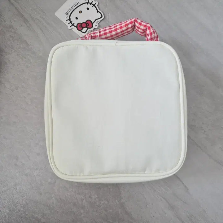 [BUNJANG] Sanrio Hello Kitty Red Pattern White Square Pouch (Official/New) / 산리오 헬로키티 레드패턴 흰색 사각 파우치(정품/새상품)