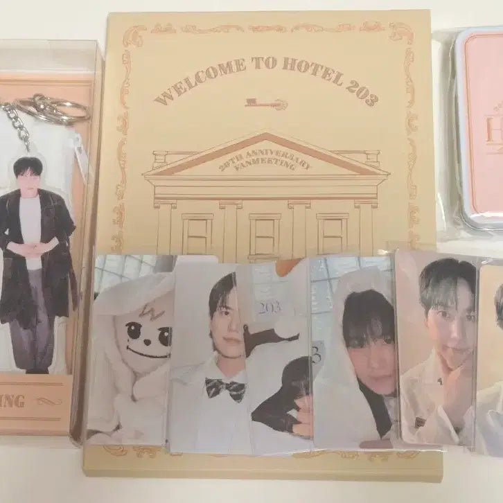 [BUNJANG] KYUHYUN 20th Anniversary Fan Meeting Hotel 203 Goods Bundle Set / 규현 20주년 팬미팅 호텔 203 굿즈 파우치 키링 카탈로그 트레이딩 포토 카드 포카 풀세트 규매 뱃지 틴케이스 일괄 KYUHYUN MD  엠디