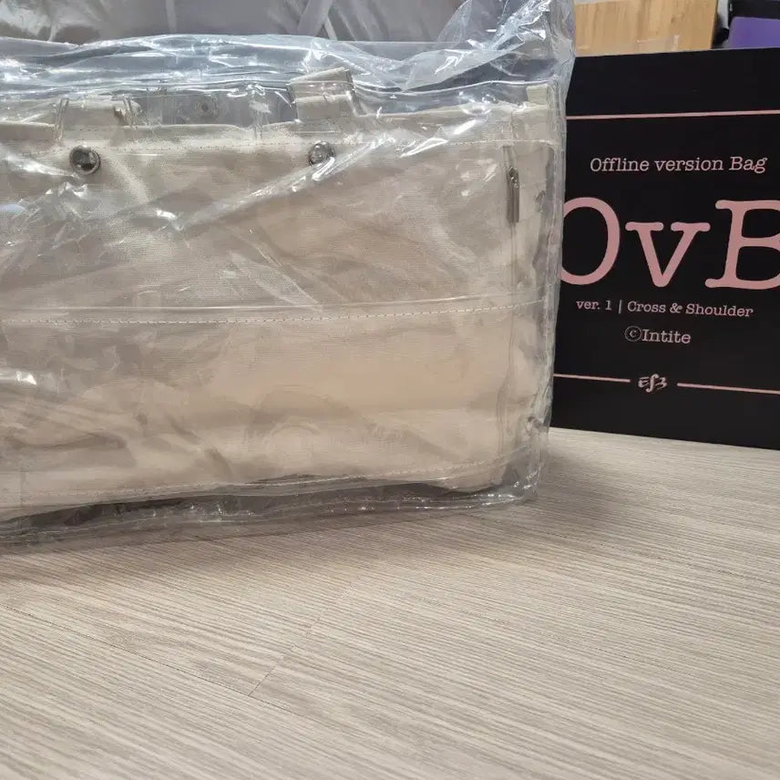 [BUNJANG] OvB Ita Bag Ivory / OvB(어버버) 이타백 덕질가방 아이보리 판매합니다