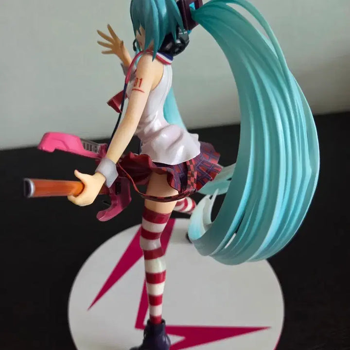 [BUNJANG] Hatsune Miku Figure with Guitar / 하츠네 미쿠 피규어 기타 포함