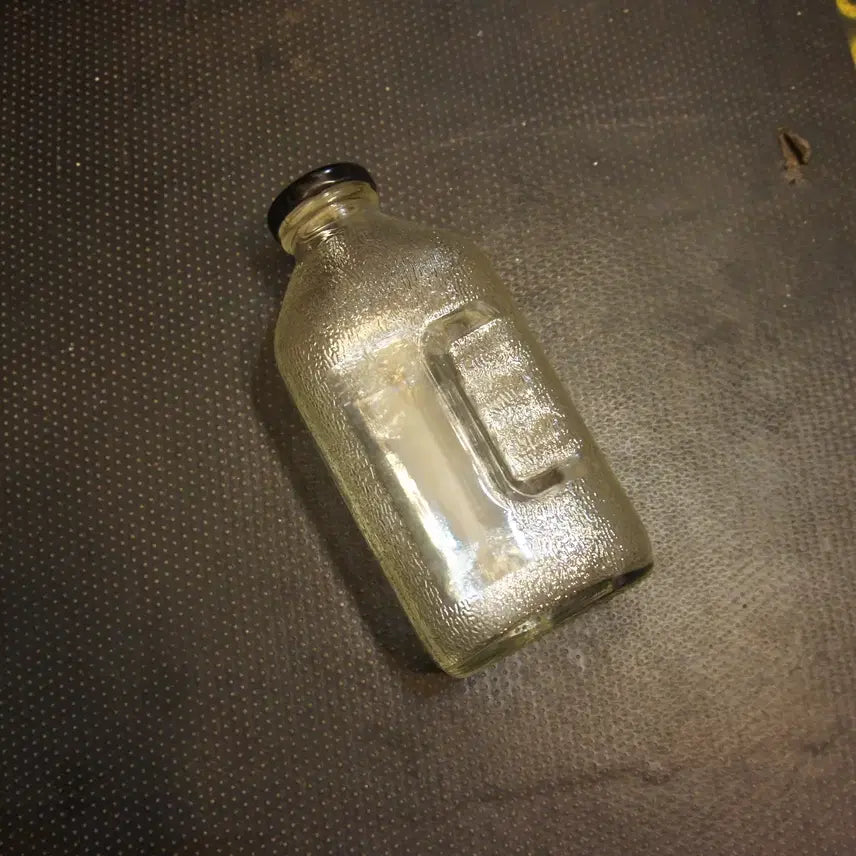 [BUNJANG] Vintage Glass Water Bottle with Black Lid / 유리물병 빈티지물병 엔틱소품 빈티지소품 인테리어소품UU