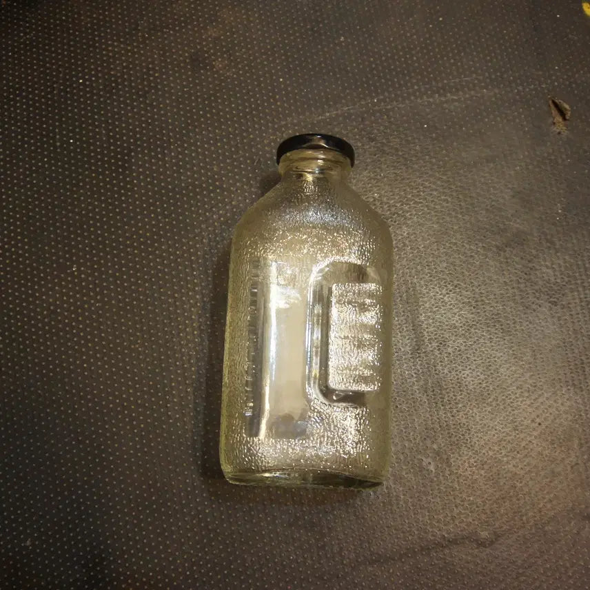[BUNJANG] Vintage Glass Water Bottle with Black Lid / 유리물병 빈티지물병 엔틱소품 빈티지소품 인테리어소품UU