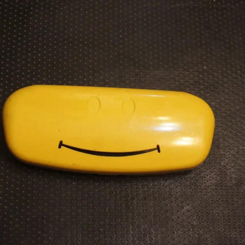 [BUNJANG] Smile Vintage Glasses Case Interior Prop / 스마일 빈티지안경집 안경케이스 인테리어소품 빈티지소품UU