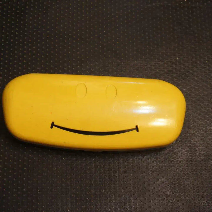 [BUNJANG] Smile Vintage Glasses Case Interior Prop / 스마일 빈티지안경집 안경케이스 인테리어소품 빈티지소품UU