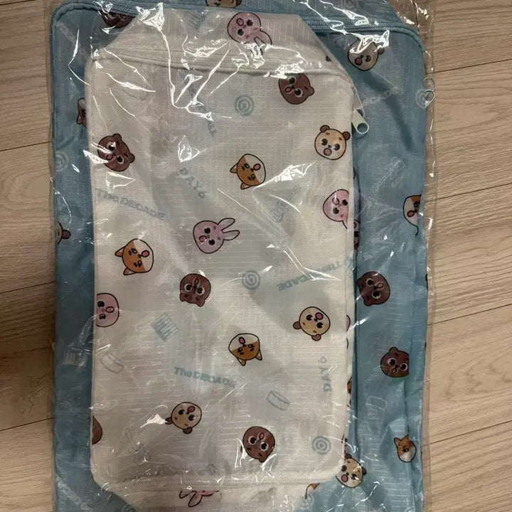 [BUNJANG] Day6 Japan Official Travel Pouch / 데이식스 제팬 트래블파우치.
