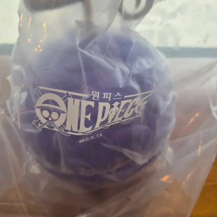 [BUNJANG] Baskin Robbins One Piece Gomu Gomu no Mi Pint Container / 배라 원피스 고무고무 열매 파인트통
