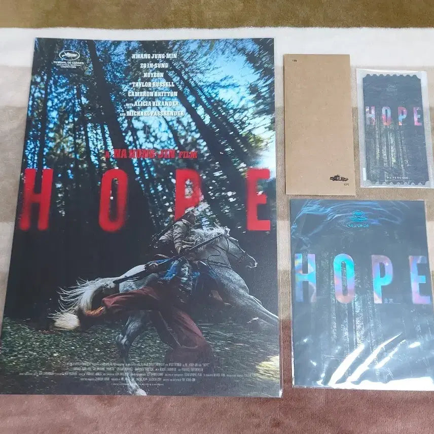 [BUNJANG] HOPE Movie Premiere Exclusive Art Card &amp; TTT / 호프 영화 관람 특전 (아트카드, ttt)