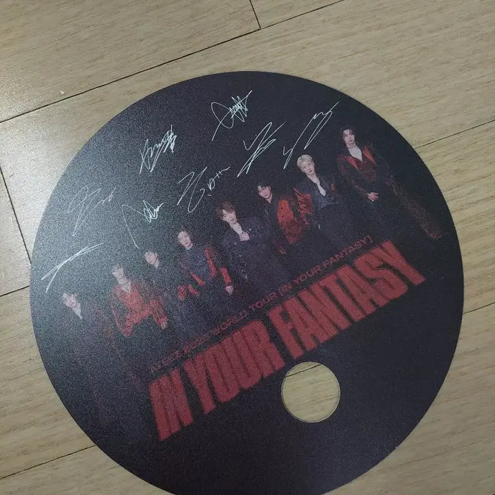 [BUNJANG] ATEEZ In Your Fantasy Concert Signed Fan [Freebie: Mirror] / 에이티즈 인유어판타지 콘서트 싸인 부채