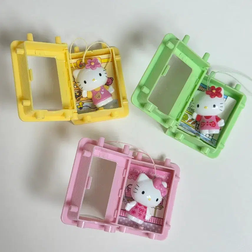 [BUNJANG] Sanrio Classic Kitty Figure Strap (Book Case) / 개별)고전키티 피규어 스트랩 키티 책피규어