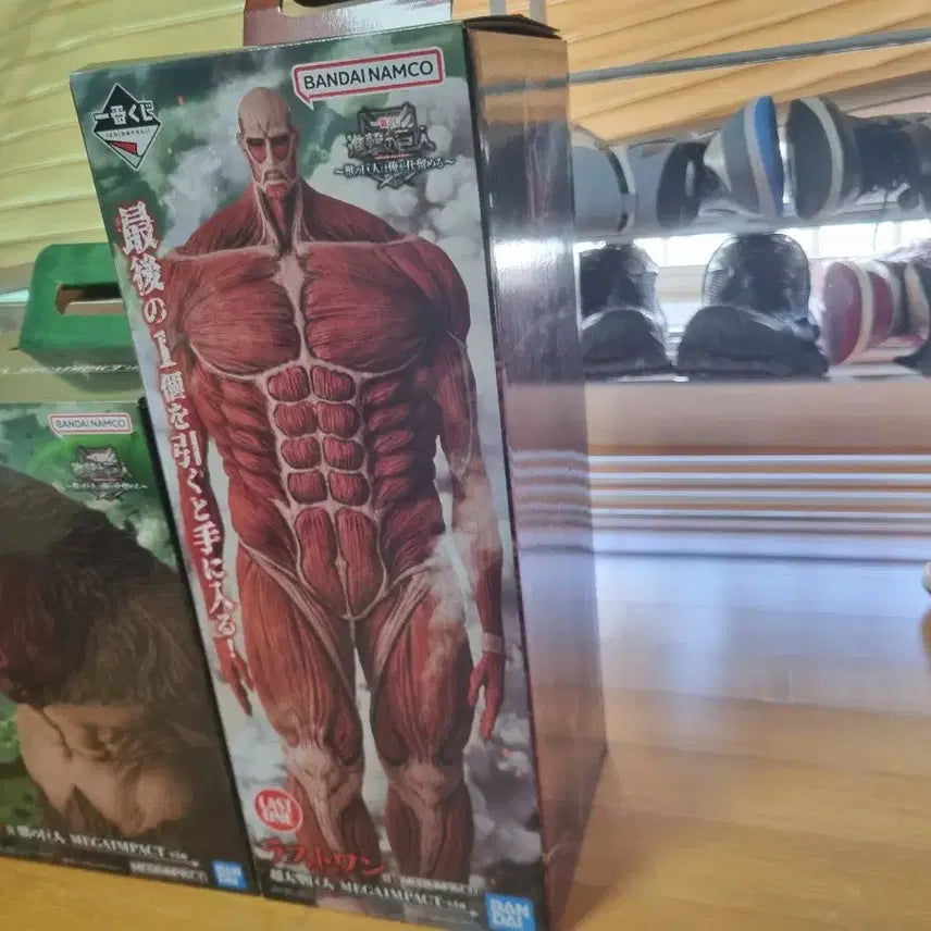 [BUNJANG] Attack on Titan Beast Titan &amp; Colossal Titan Figure Bundle Set / 진격의거인 짐승거인+초대형거인 일괄판매