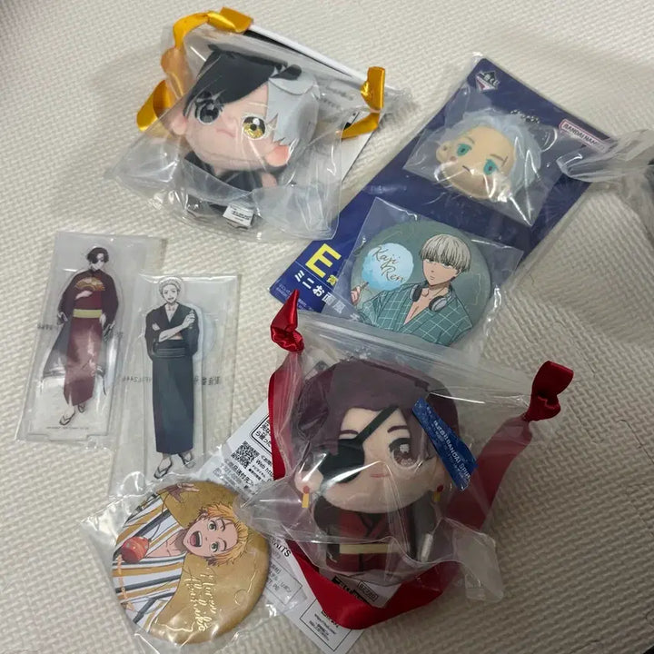 [BUNJANG] Umeomiya Suo Sakura Kaji Winbre Ichiban Kuji Acrylic Stand &amp; Can Badge Set / 택포4.5) 윈브레 제일복권 인형 아크릴 캔뱃지 우메미야 스오 사쿠라 카지