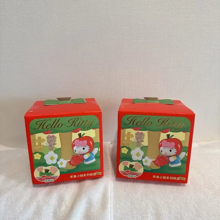 [BUNJANG] Hello Kitty Apple Town Series Figures Set (2 Pieces, Brand New) / 헬로키티 애플타운 시리즈 피규어 2개 세트 (새상품)