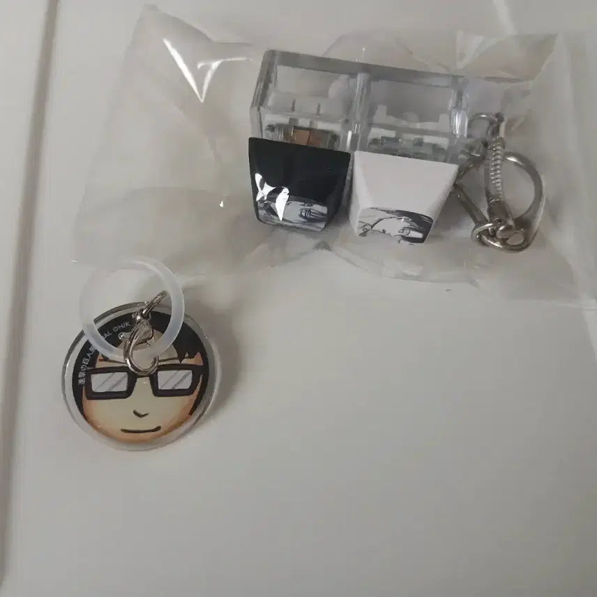 [BUNJANG] Attack on Titan Levi Kapsel + Hange Special Edition Keyring Set / 진격의거인 리바이키캡+한지 메지루시