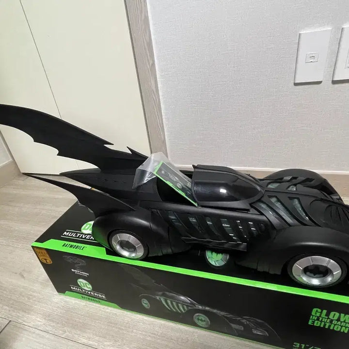 [BUNJANG] Hot Toys x McFarlane Batman Forever Batmobile (Glow) / 핫토이x 맥팔레인 배트맨 포에버 배트모빌 (글로우)