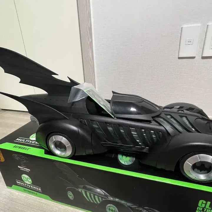 [BUNJANG] Hot Toys x McFarlane Batman Forever Batmobile (Glow) / 핫토이x 맥팔레인 배트맨 포에버 배트모빌 (글로우)