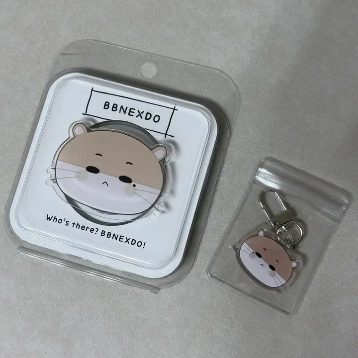 [BUNJANG] BoyNextDoor Darling Riwoo "PrettyNexDoor" MacSafe GripsTok &amp; Acrylic Keyring / (비공굿) 보이넥스트도어 보넥도 쁘넥도 달링 리우 맥세이프 그립톡 스마트톡 아크릴 키링 양도 판매