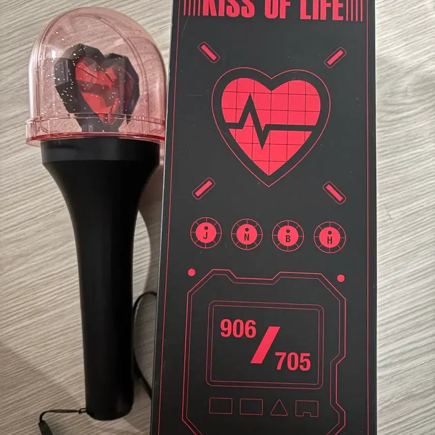 [BUNJANG] Kiss of Life KIOF BBYONG BONG Lightstick / 키스오브라이프 키오프 응원봉 삐용봉