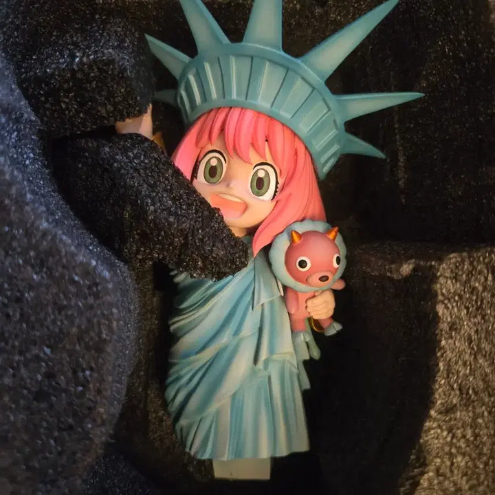 [BUNJANG] PG Studio Statue of Liberty Anya Figure (Unsealed) / pg 스튜디오 자유의여신상 아냐(개봉양품)