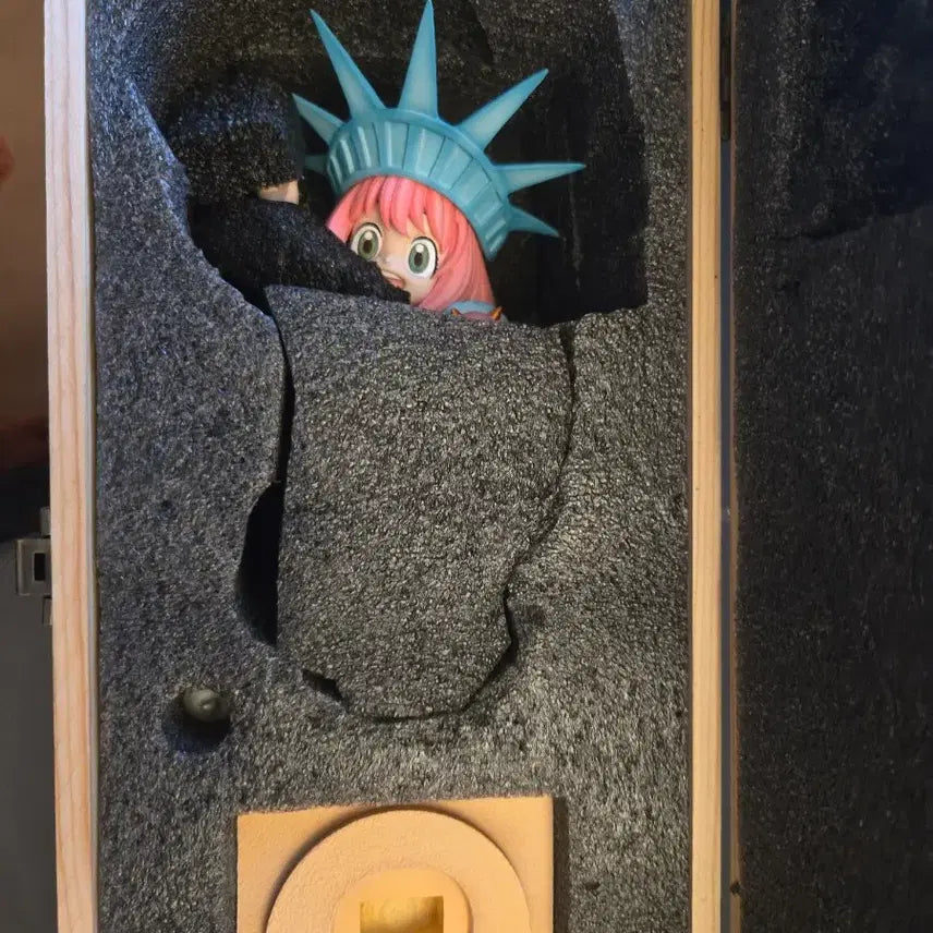 [BUNJANG] PG Studio Statue of Liberty Anya Figure (Unsealed) / pg 스튜디오 자유의여신상 아냐(개봉양품)