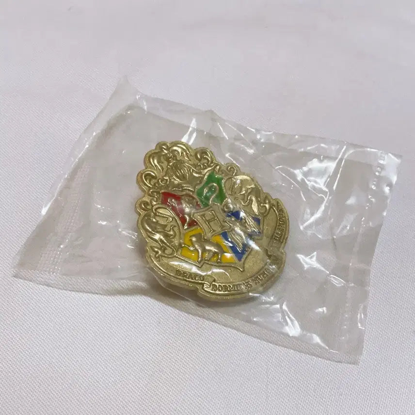 [BUNJANG] Harry Potter House Pin Badge Gacha / 해리포터 기숙사 핀 뱃지 가챠