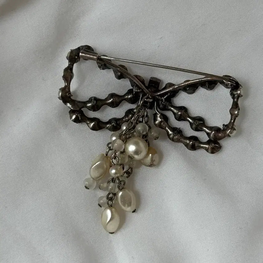 [BUNJANG] Antique Ribbon Brooch with Pearls and Cubic Zirconia / 앤틱 리본브로찌