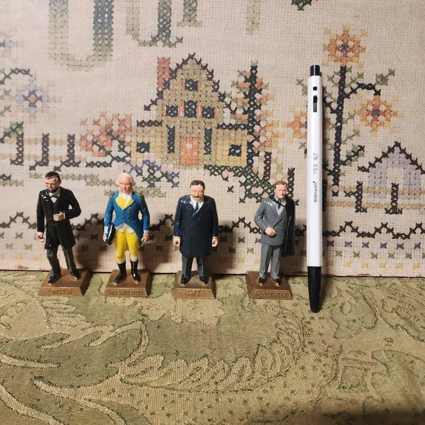 [BUNJANG] US Presidents Mini Figures Set (Lincoln, Taft, Washington, Roosevelt) / USA 미국 대통령 7.2cm  프라스틱 계통 링컨.태프트.워싱톤.루즈벨트4개에15000원