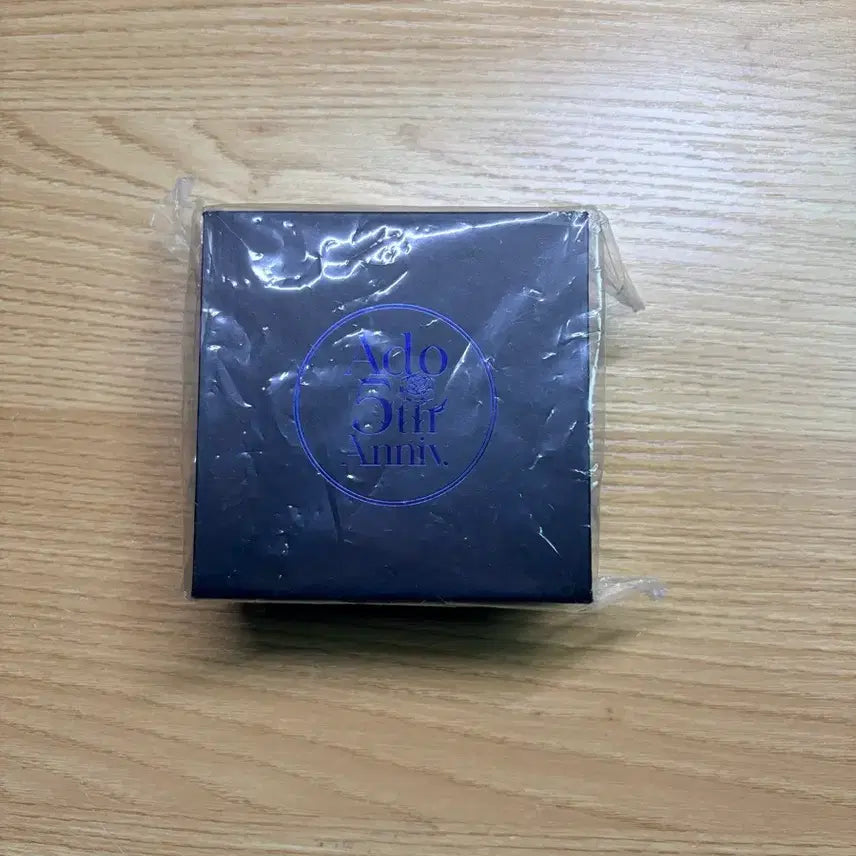 [BUNJANG] Ado 5th Anniversary Pop-up Ear Cuff / Ado 아도 5주년 팝업 이어커프
