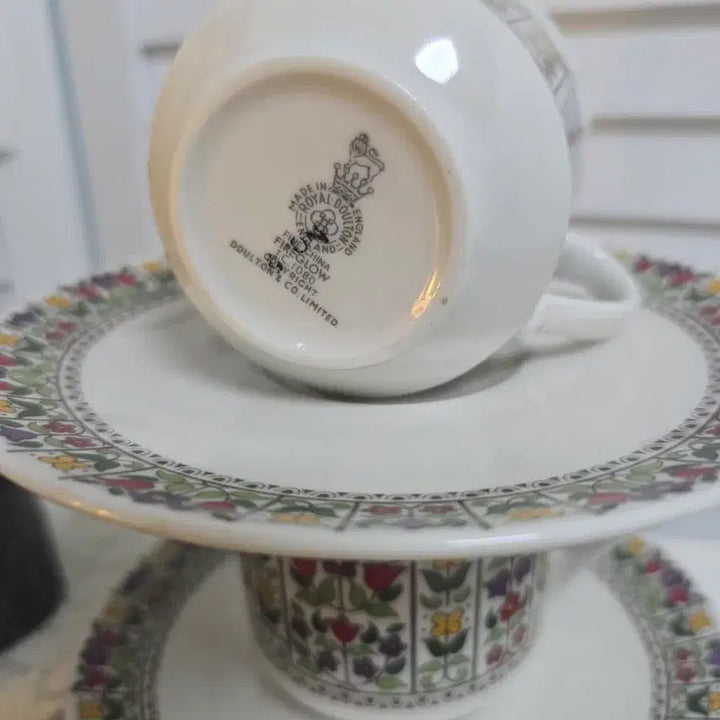 [BUNJANG] Royal Doulton Fireglow TC1080 Vintage Cup and Saucer Set (Set of 2) / 빈티지 영국 찻잔2조세트(무배송