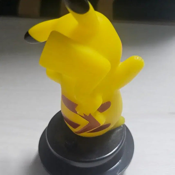 [BUNJANG] Limited Edition Lotteria Pikachu LED Figure / 한정판  롯데리아 피카츄 LED 피규어