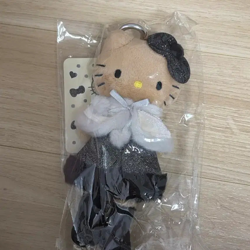 [BUNJANG] Engaiha Long Leg Tanning Kitty Cape Carabiner / [엔가이하] 롱다리 태닝키티 망토 트위드 카라비너