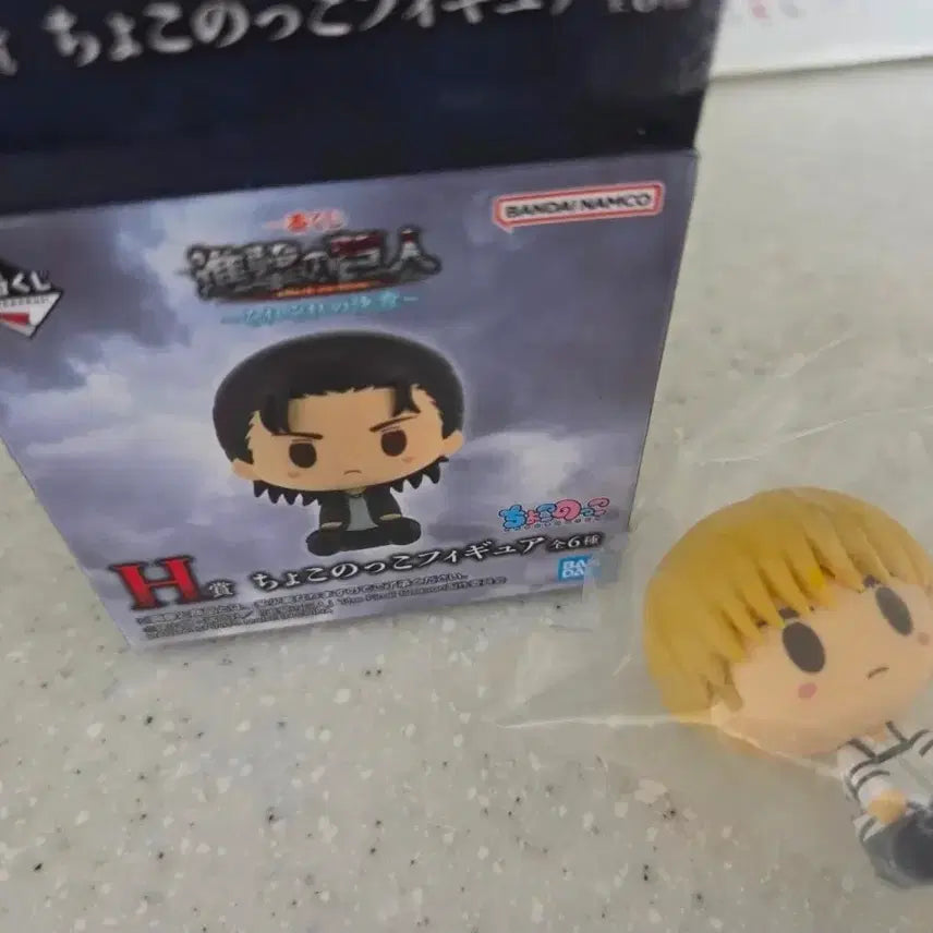 [BUNJANG] Attack on Titan Armin Merchandise Set (Exhibition Ticket + Exhibition Postcard + Chocokko) / 진격의거인 아르민 세트 (전시회 티켓 + 전시회 엽서 +초코노코) 팝니다.