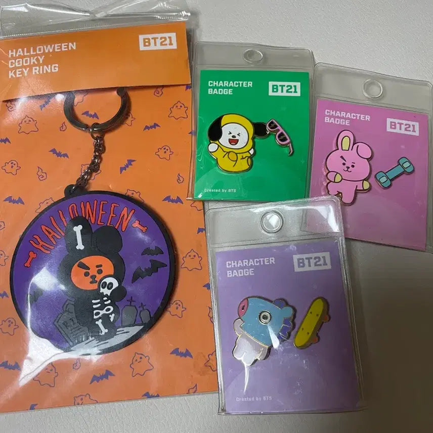 [BUNJANG] BTS BT21 Halloween Limited Edition Keychain &amp; Badge Bundle Set (Cooky, Chimmy, Mang) / bts BT21 할로윈한정판 키링 뱃지 일괄