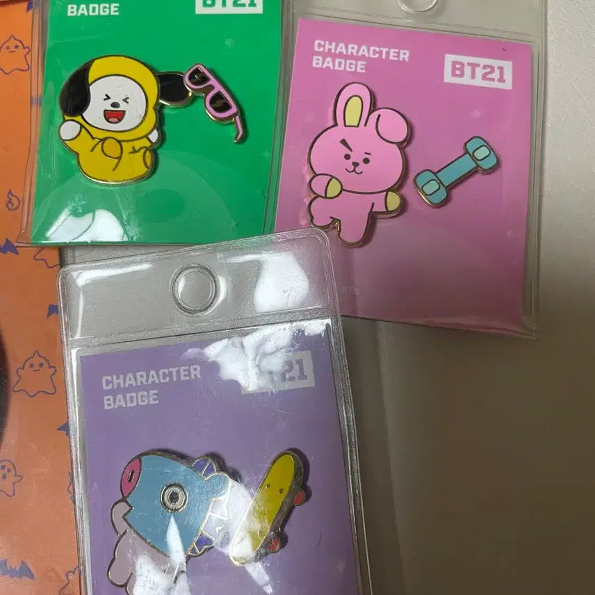[BUNJANG] BTS BT21 Halloween Limited Edition Keychain &amp; Badge Bundle Set (Cooky, Chimmy, Mang) / bts BT21 할로윈한정판 키링 뱃지 일괄