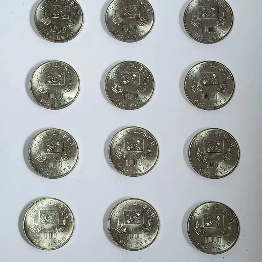 [BUNJANG] 1981 Republic of Korea 5th Republic Inauguration Commemorative Coins Bundle Set (12 x 1000 Won, 14 x 100 Won) / [일괄] 1981년 제5공화국 출범 기념주화 26개 (1000원 12개 / 100원 14개)