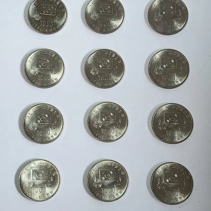 [BUNJANG] 1981 Republic of Korea 5th Republic Inauguration Commemorative Coins Bundle Set (12 x 1000 Won, 14 x 100 Won) / [일괄] 1981년 제5공화국 출범 기념주화 26개 (1000원 12개 / 100원 14개)