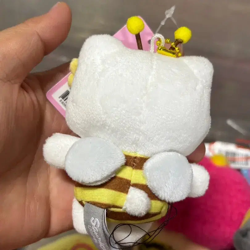 [BUNJANG] Sanrio Hello Kitty Bee Plush Keychain / 산리오 헬로키티 꿀벌 인형 키링