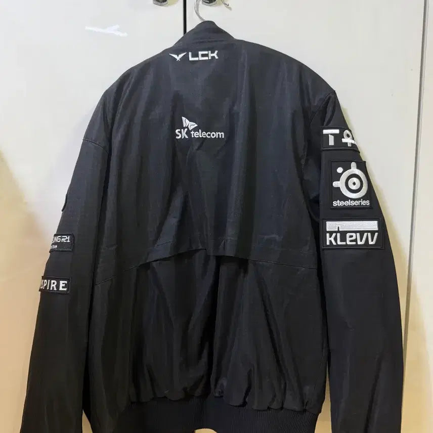 [BUNJANG] T1 2025 Worlds Uniform Jacket (No Marking, L Size) / 2025 T1 티원 월즈 유니폼 자켓 노마킹 L 사이즈