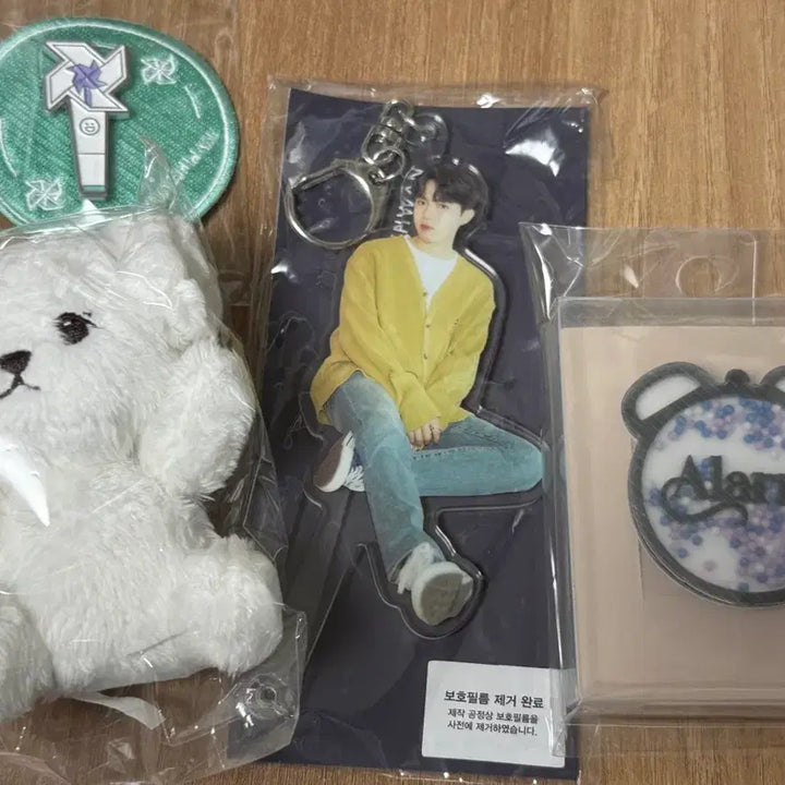 [BUNJANG] Wanna One Kim Jaehwan Official Goods Photocard Plush Bundle Set / WANNAONE 워너원 김재환 KIMJAEHWAN 공굿 포카 인형 판매 양도